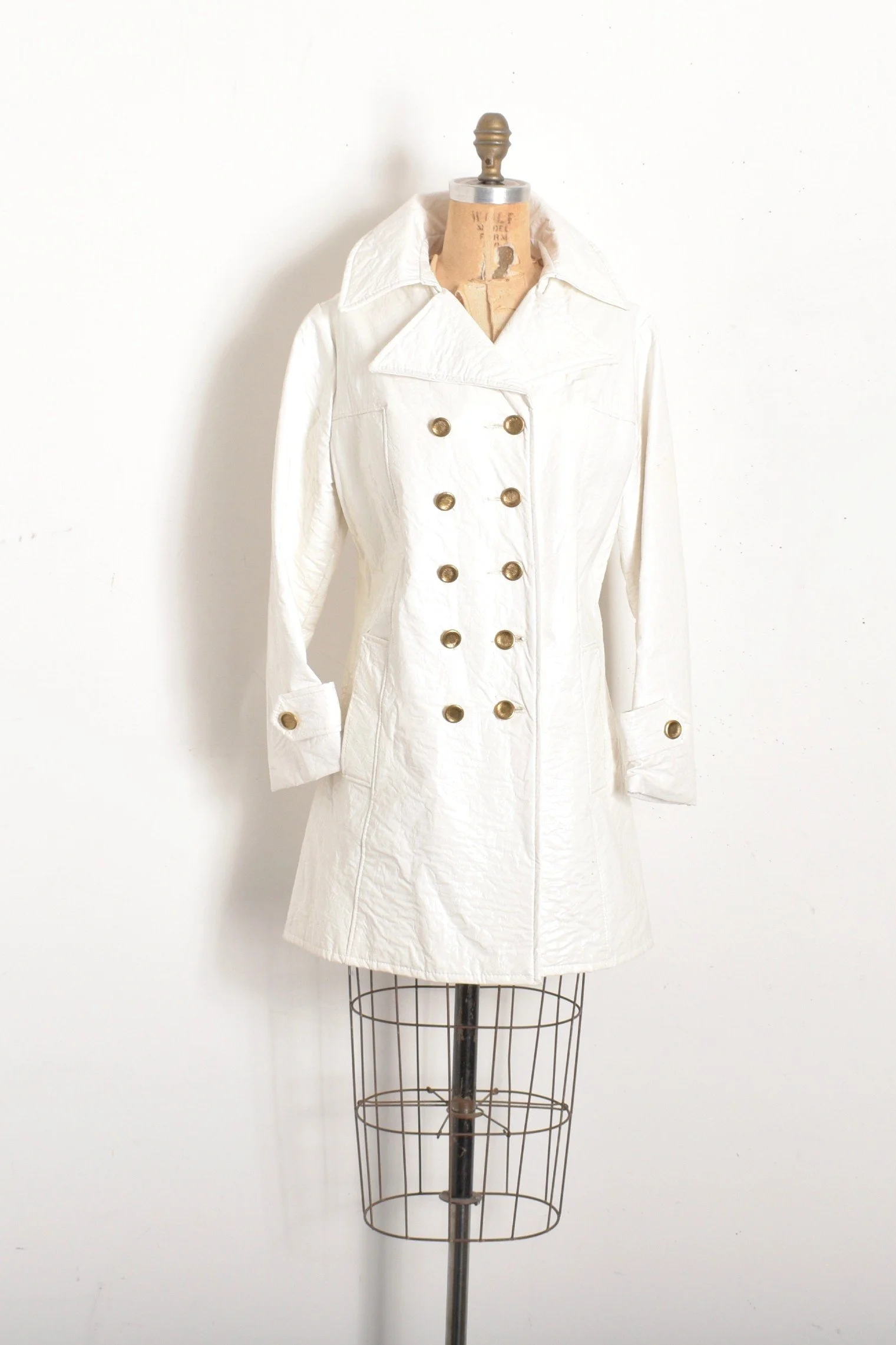 60s+white+patent+coat5.jpg?